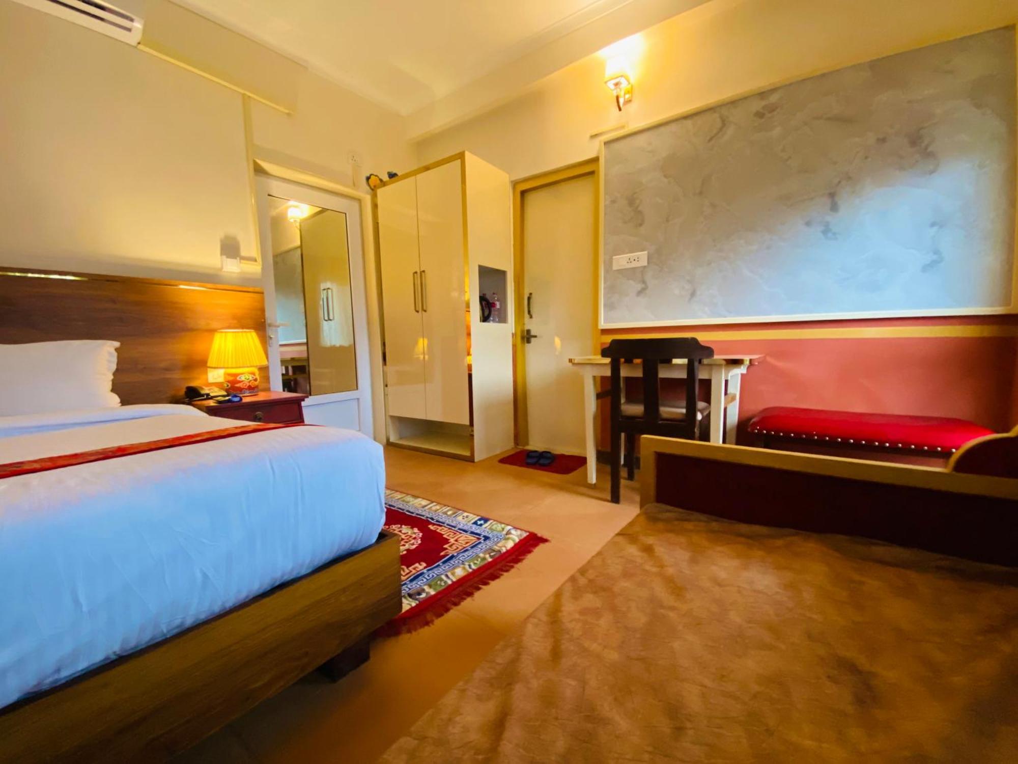 Three Jewels Boutique Hotel